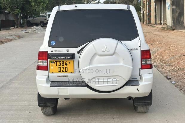 Mitsubishi Pajero 2005 White