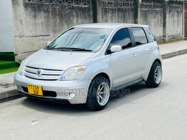 Toyota IST 2003 Silver