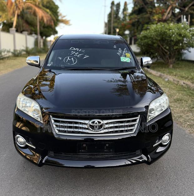 Toyota Vanguard 2013 Black