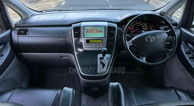 Toyota Alphard 2.4 Petrol AWD 2005 White