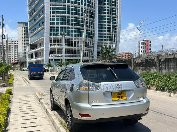 Toyota Harrier 2005 Silver