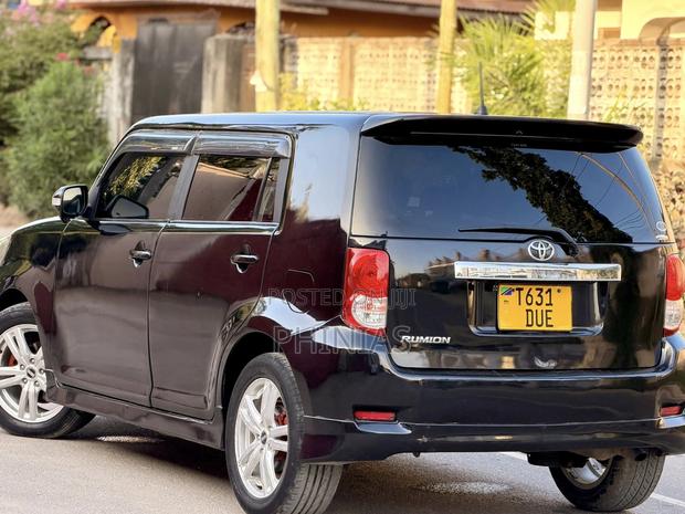 Toyota Rumion 2024 Black