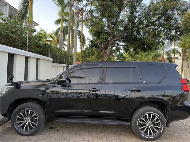 Toyota Land Cruiser Prado 2010 Black