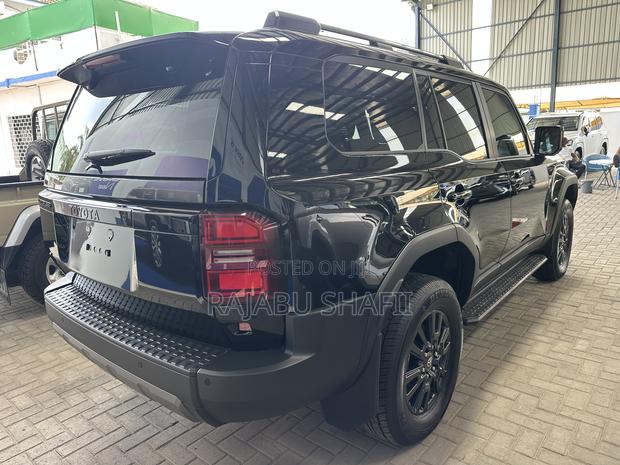 New Toyota Land Cruiser Prado 2.7 2024 Black