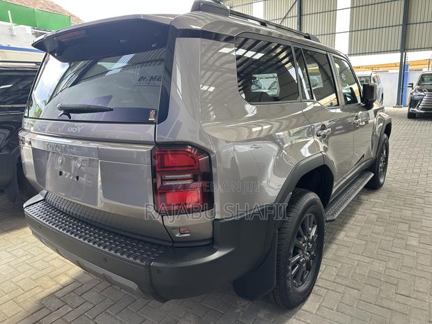 New Toyota Land Cruiser Prado 2.7 2024 Beige