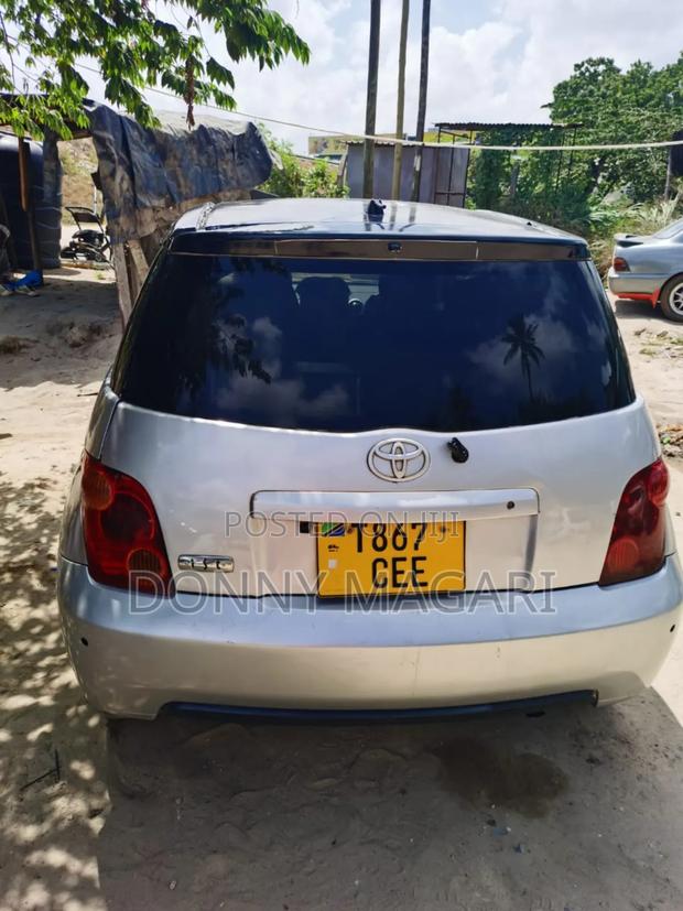 Toyota IST 2004 Silver