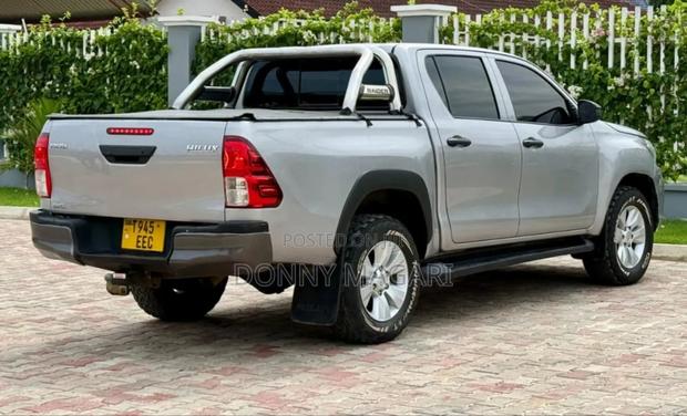 Toyota Hilux 2018 Gray