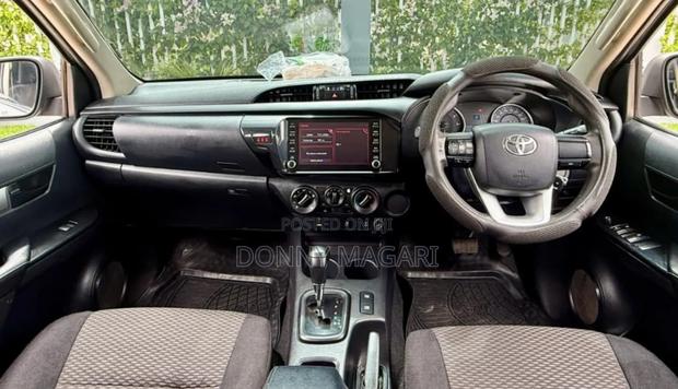 Toyota Hilux 2018 Gray