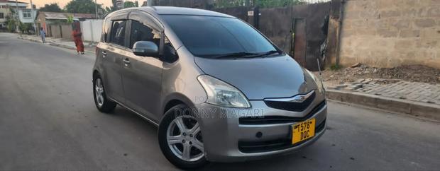 Toyota Ractis 1.5 AWD 2005 Gray