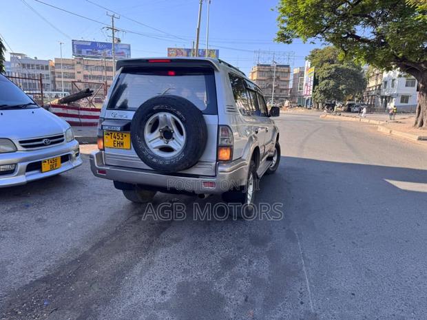 Toyota Land Cruiser Prado 2002 White