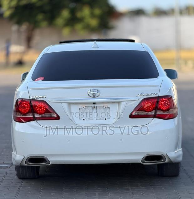 Toyota Crown 2009 White