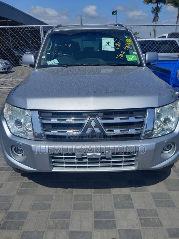 Mitsubishi Pajero 2014 Silver