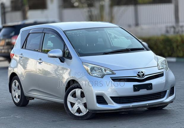 Toyota Ractis 1.3 FWD 2012 Silver