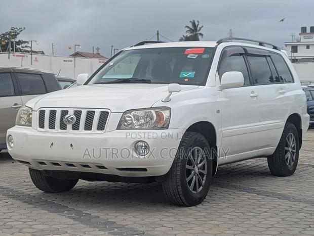 Toyota Kluger 2001 White