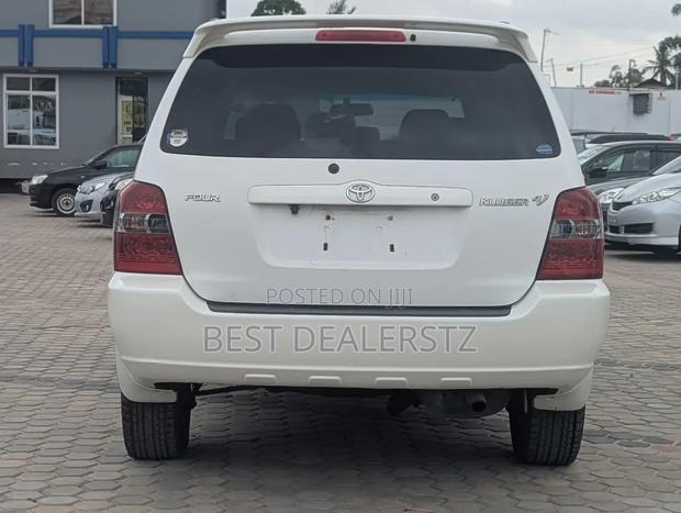 Toyota Kluger 2001 White