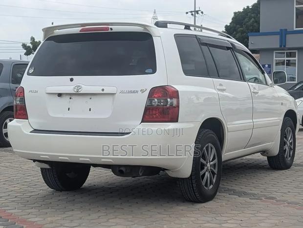 Toyota Kluger 2001 White