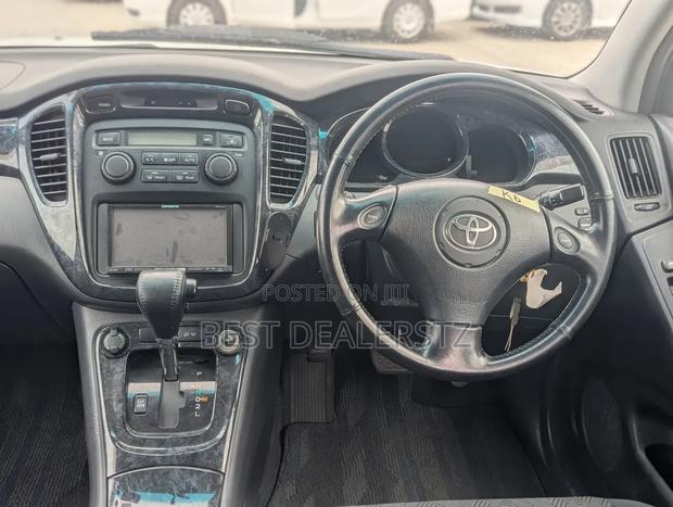 Toyota Kluger 2001 White