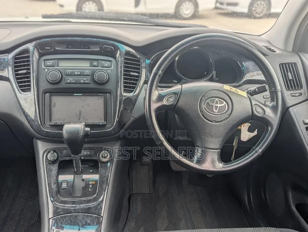 Toyota Kluger 2001 White