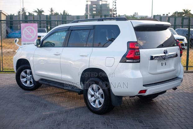 Toyota Land Cruiser Prado 2.8 2019 White