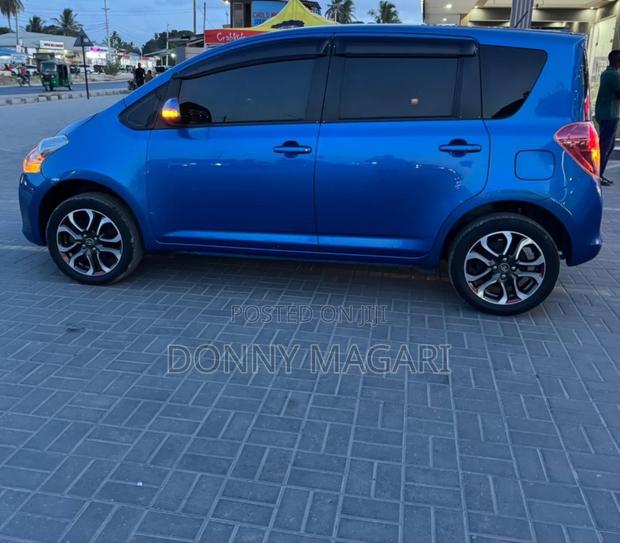 Toyota Ractis 1.3 FWD 2009 Blue