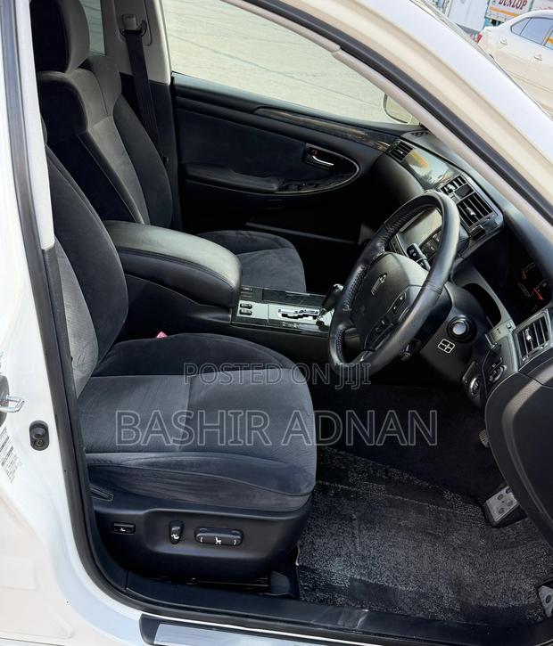 Toyota Crown 2005 Off white