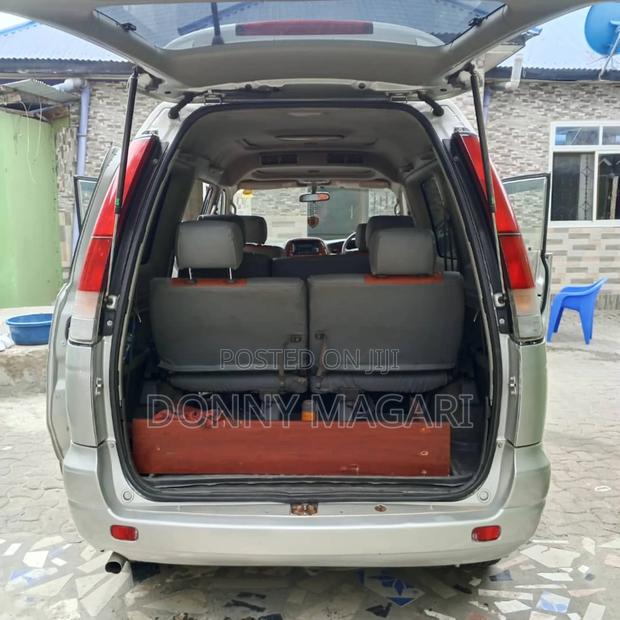Toyota Noah 2001 Silver
