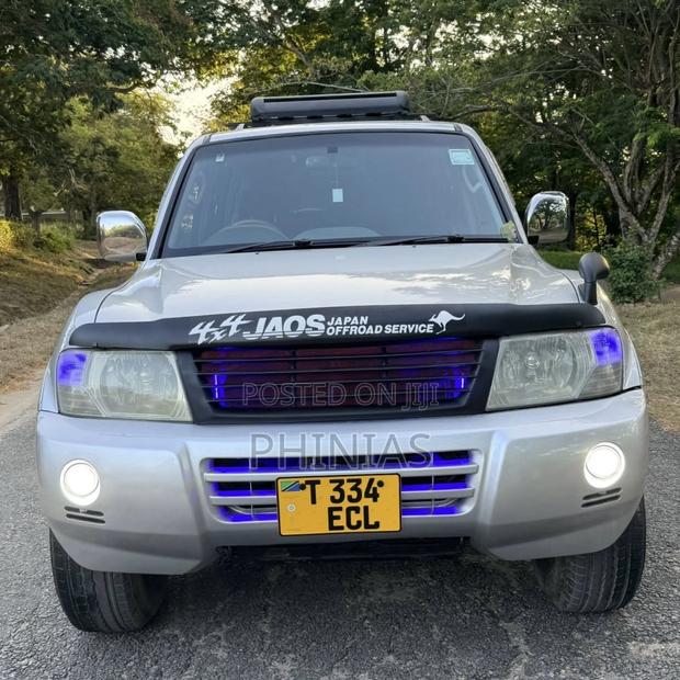 Mitsubishi Pajero 2004 Silver