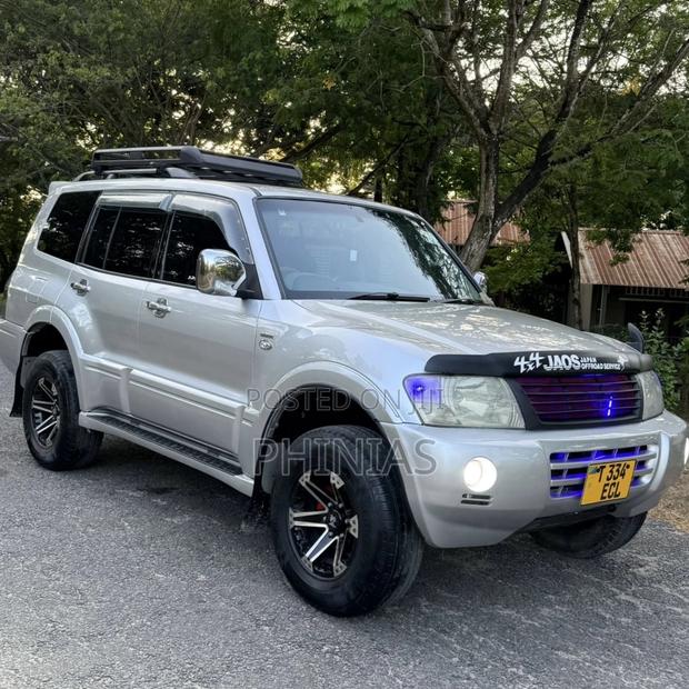 Mitsubishi Pajero 2004 Silver