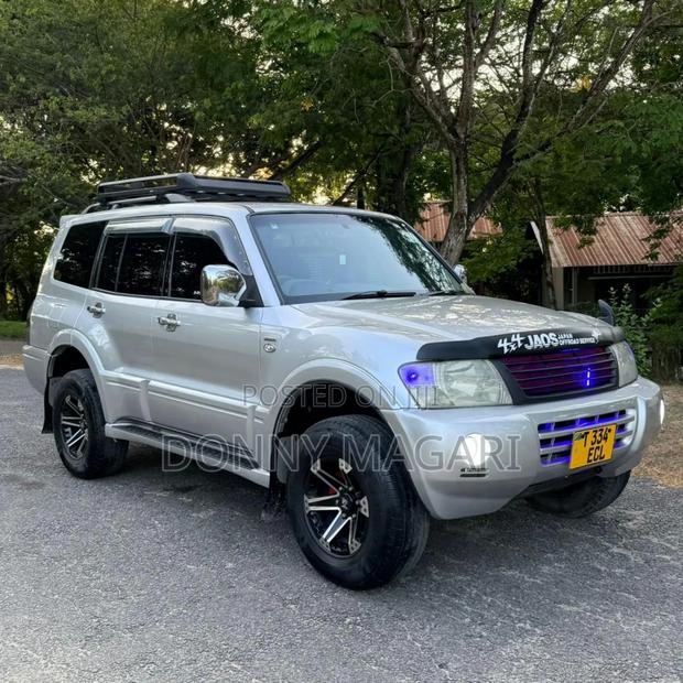 Mitsubishi Pajero 2004 Silver