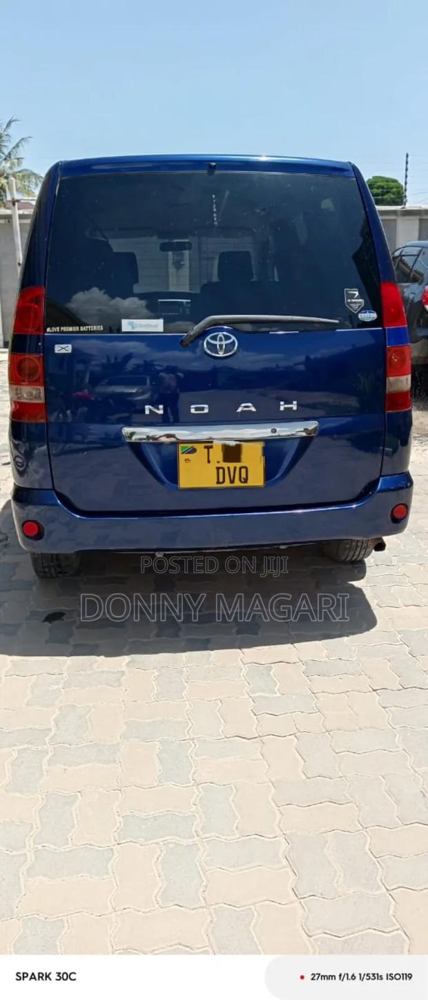 Toyota Noah 2008 Blue