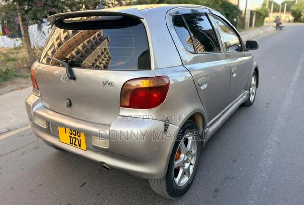 Toyota Vitz 2005 Gray