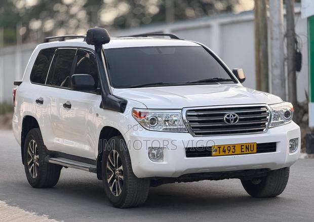 Toyota Land Cruiser 2015 White
