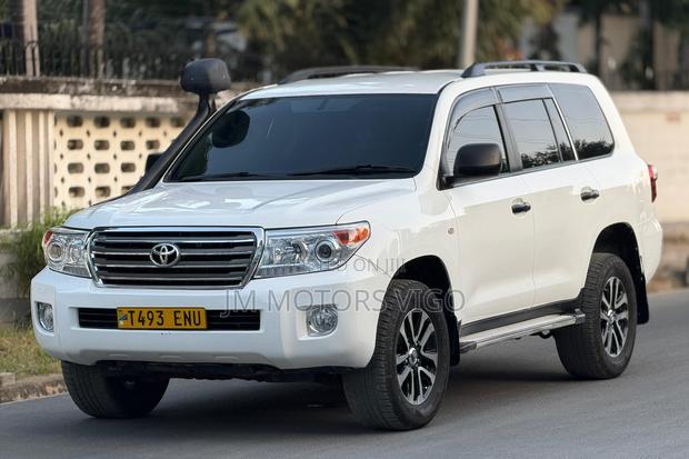 Toyota Land Cruiser 2015 White