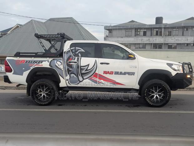 Toyota Hilux 2019 White
