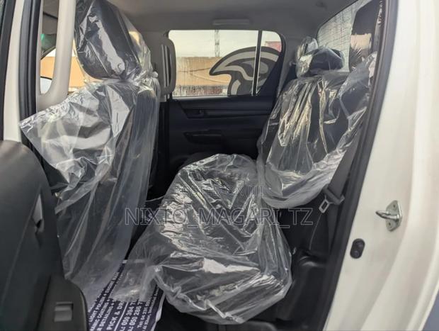 Toyota Hilux 2019 White