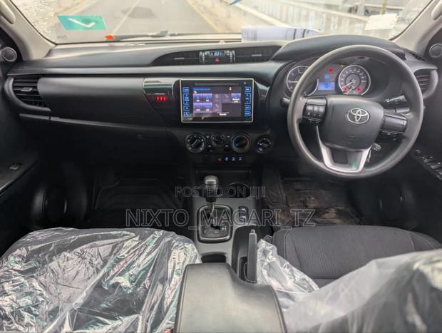 Toyota Hilux 2019 White