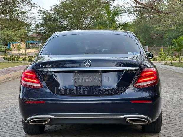 Mercedes-Benz E200 2016 Blue