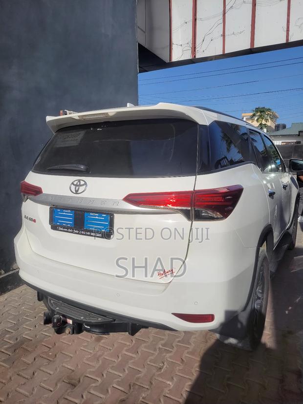 Toyota Fortuner 2.4 D RWD 2022 White