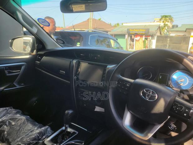 Toyota Fortuner 2.4 D RWD 2022 White