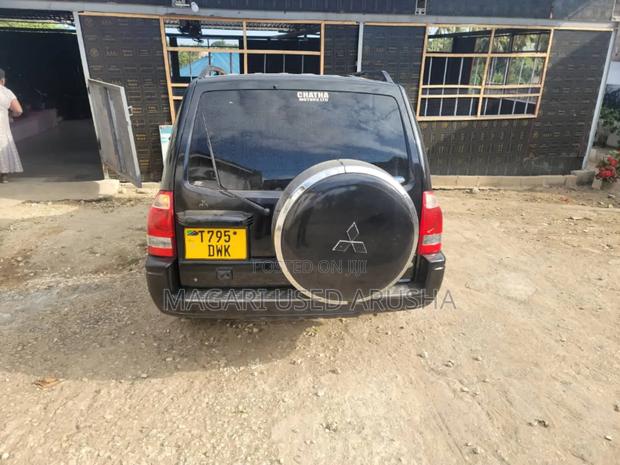 Mitsubishi Pajero 2004 Black