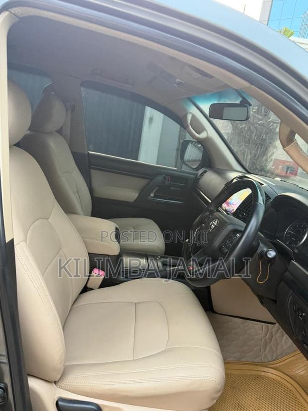 Toyota Land Cruiser 2015 Gray