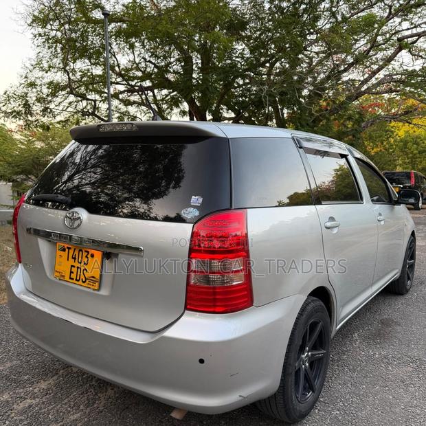 Toyota Wish 2005 Silver