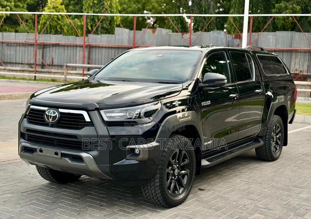 Toyota Hilux 2024 Black