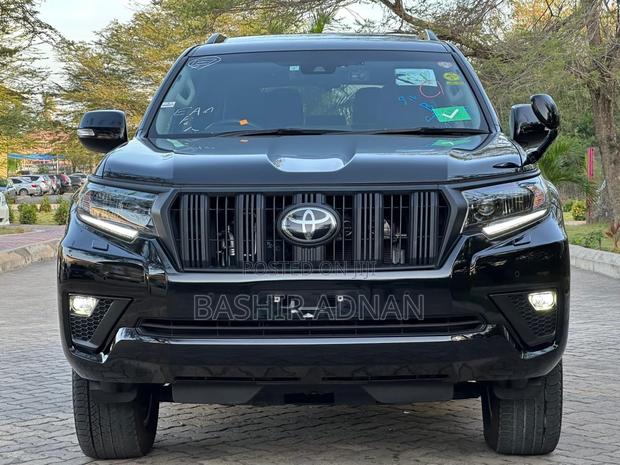 Toyota Land Cruiser Prado 2.8 2023 Matt Black