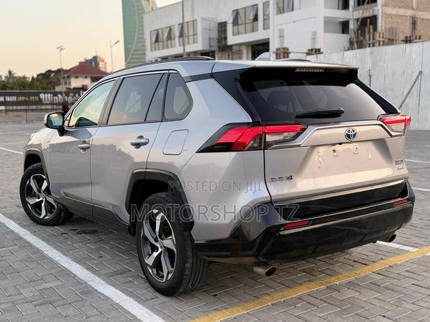 Toyota RAV4 Plug-In Hybrid SE AWD 2025 Gray