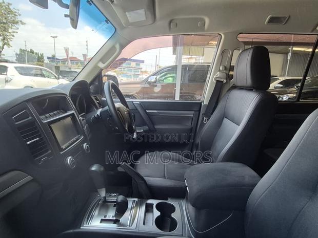 Mitsubishi Pajero 2013 Silver