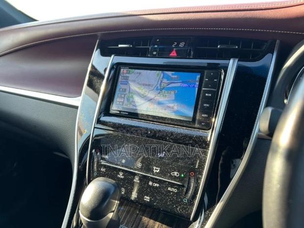 Toyota Harrier 2.0 2016 Black