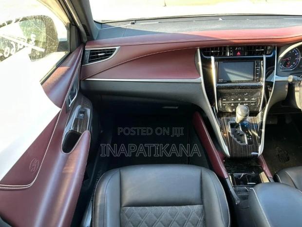 Toyota Harrier 2.0 2016 Black