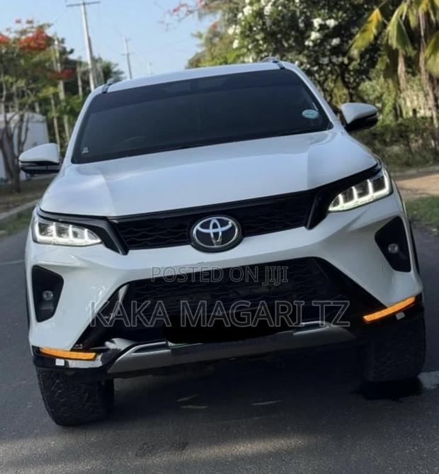 Toyota Fortuner 2023 White