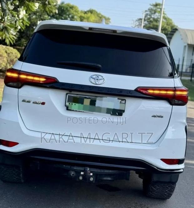 Toyota Fortuner 2023 White